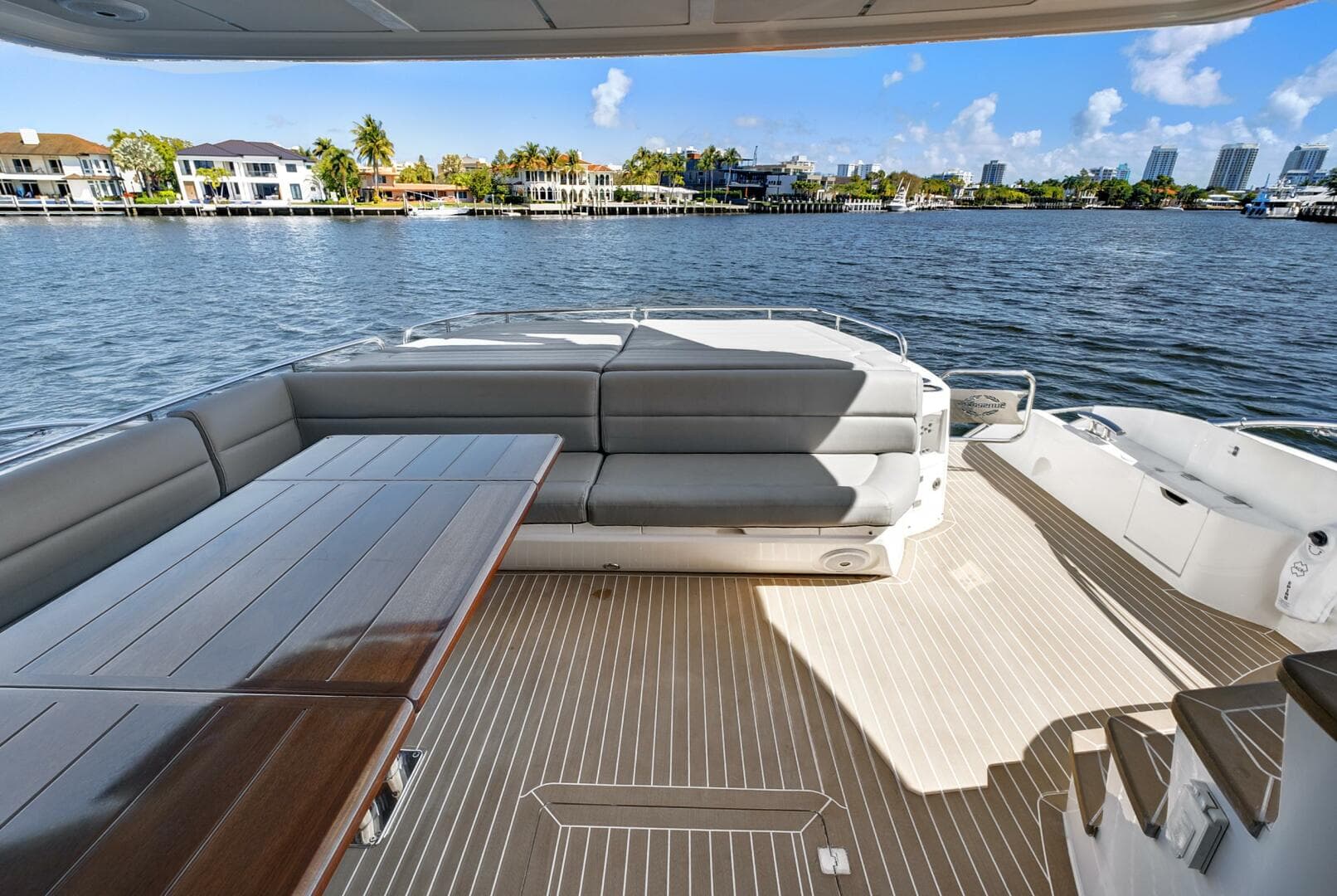 2017 Sunseeker 68 Sport Yacht — photo 7