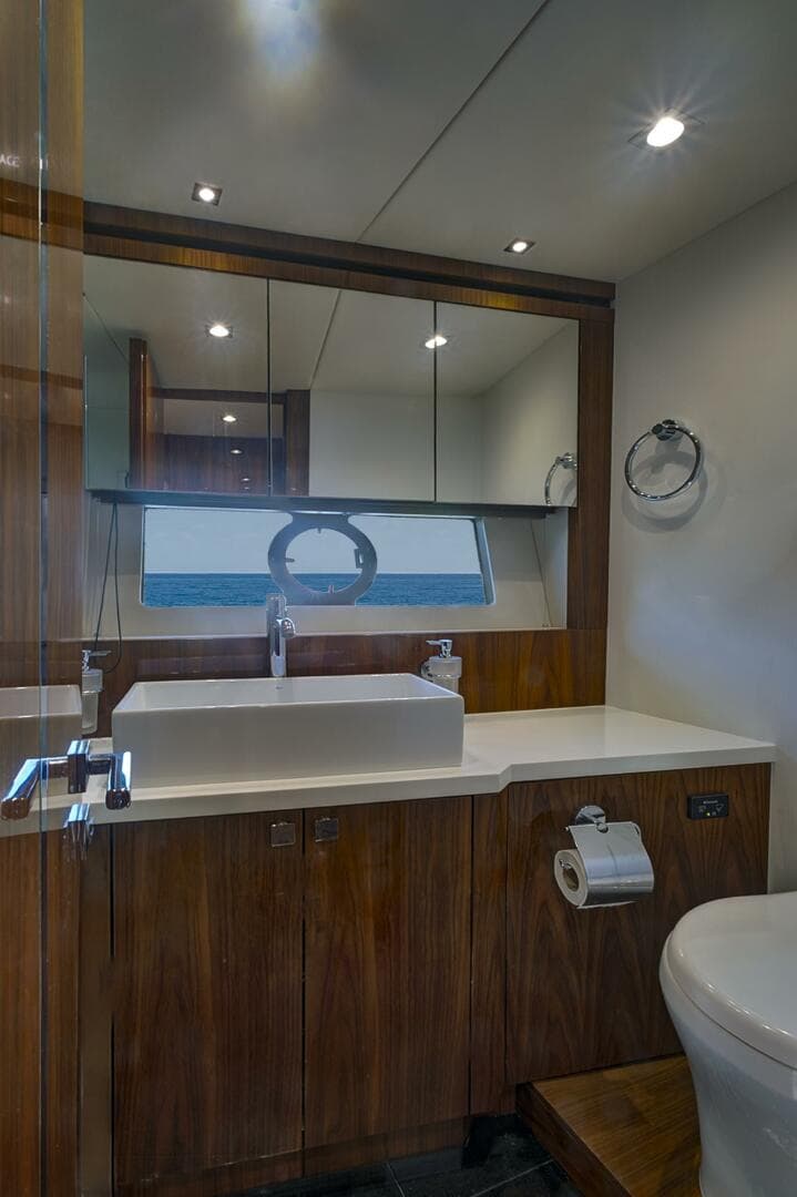 2017 Sunseeker 68 Sport Yacht — photo 34