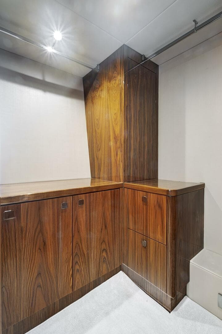 2017 Sunseeker 68 Sport Yacht — photo 31