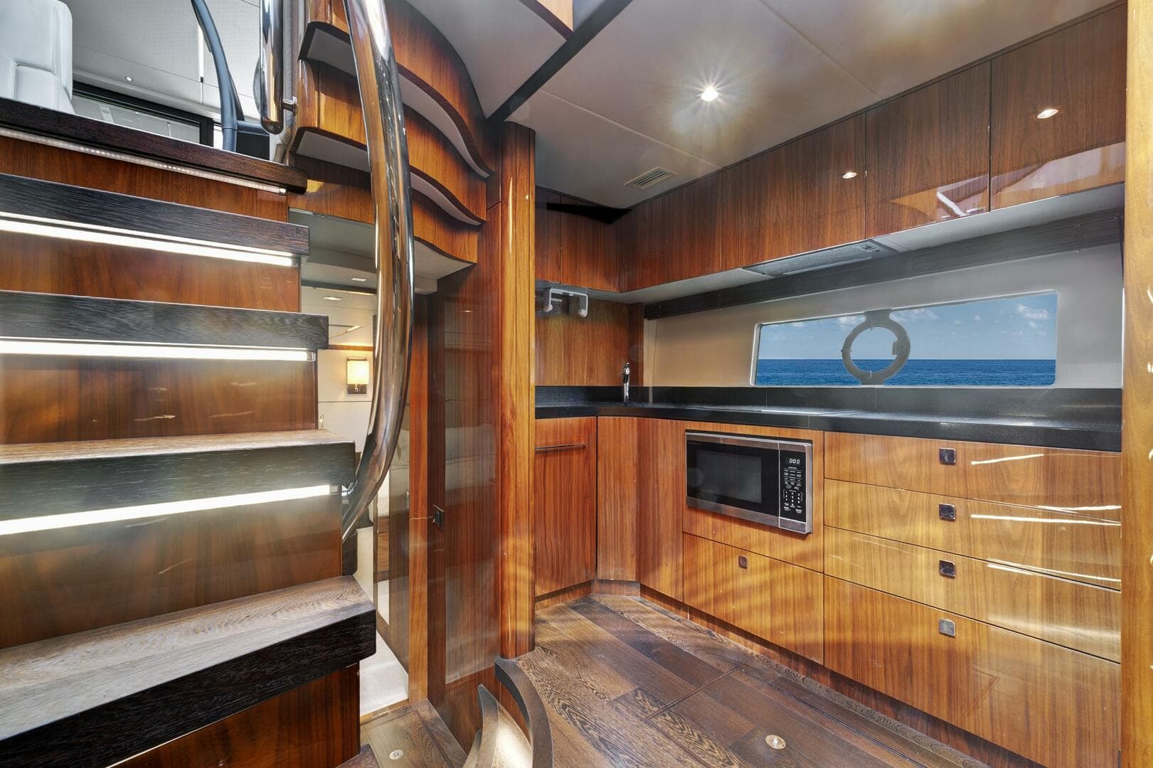 2017 Sunseeker 68 Sport Yacht — photo 23