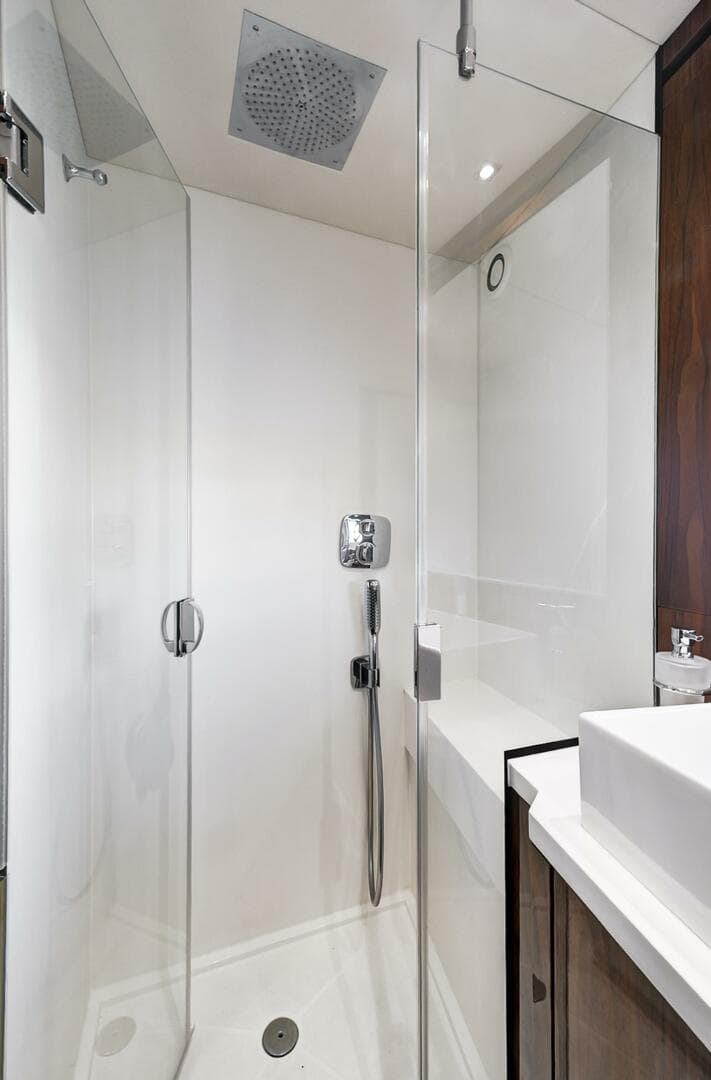 2017 Sunseeker 68 Sport Yacht — photo 37