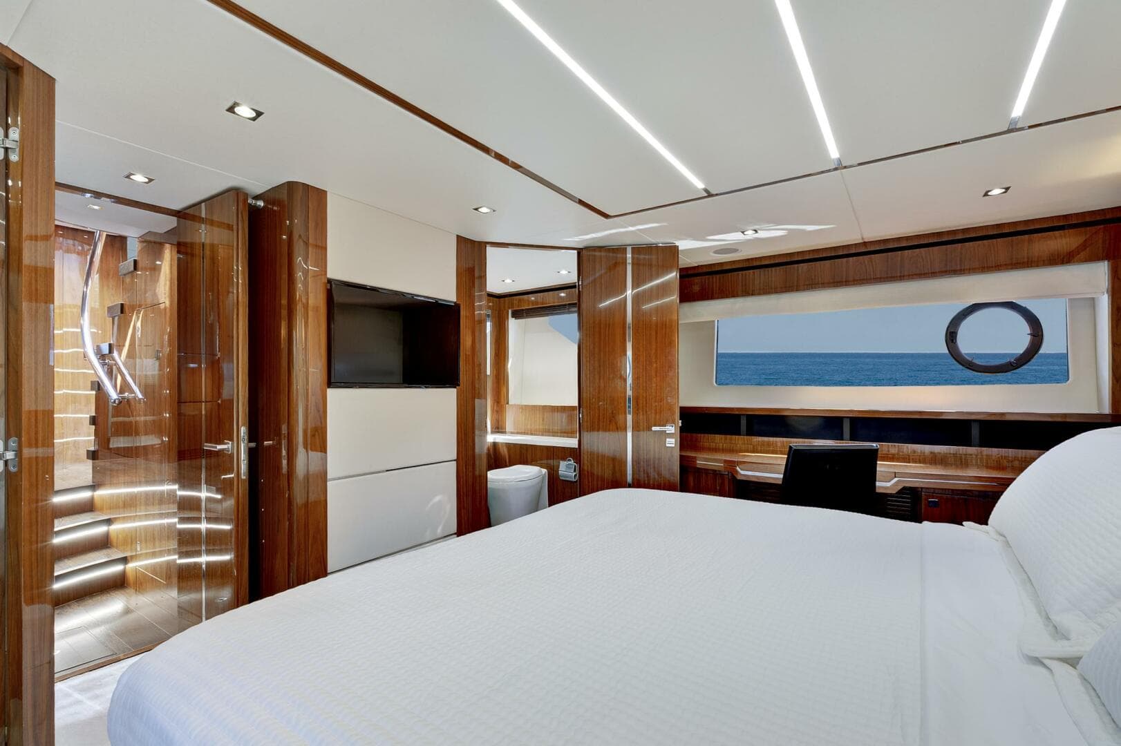 2017 Sunseeker 68 Sport Yacht — photo 26