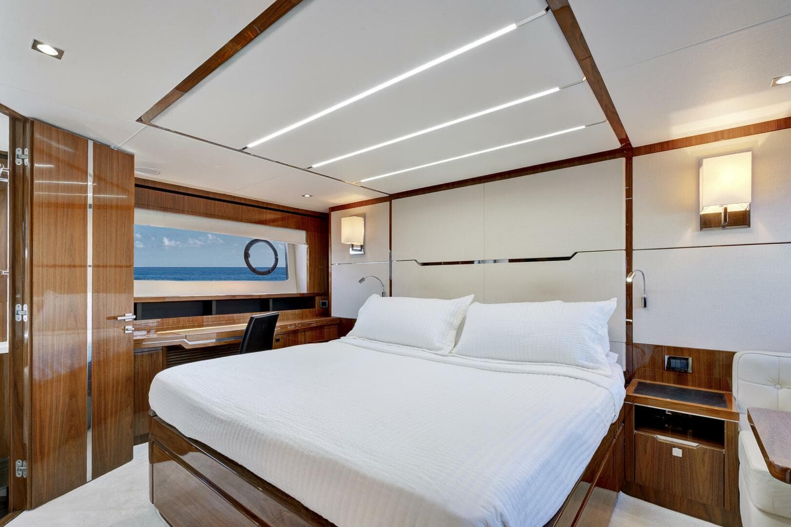 2017 Sunseeker 68 Sport Yacht — photo 25