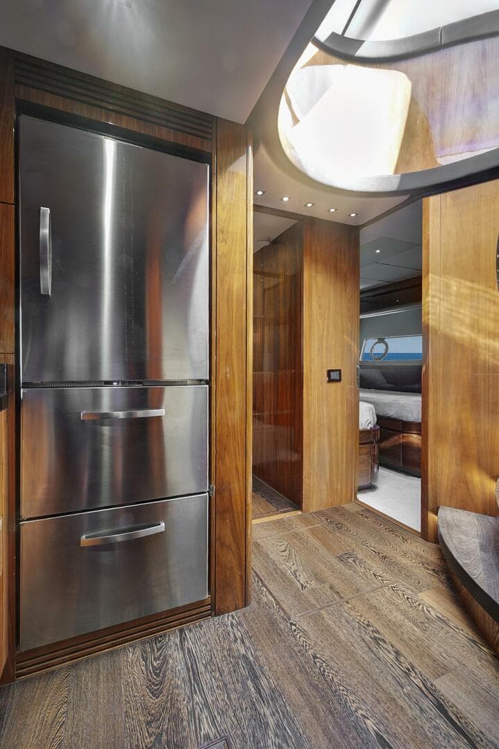 2017 Sunseeker 68 Sport Yacht — photo 24