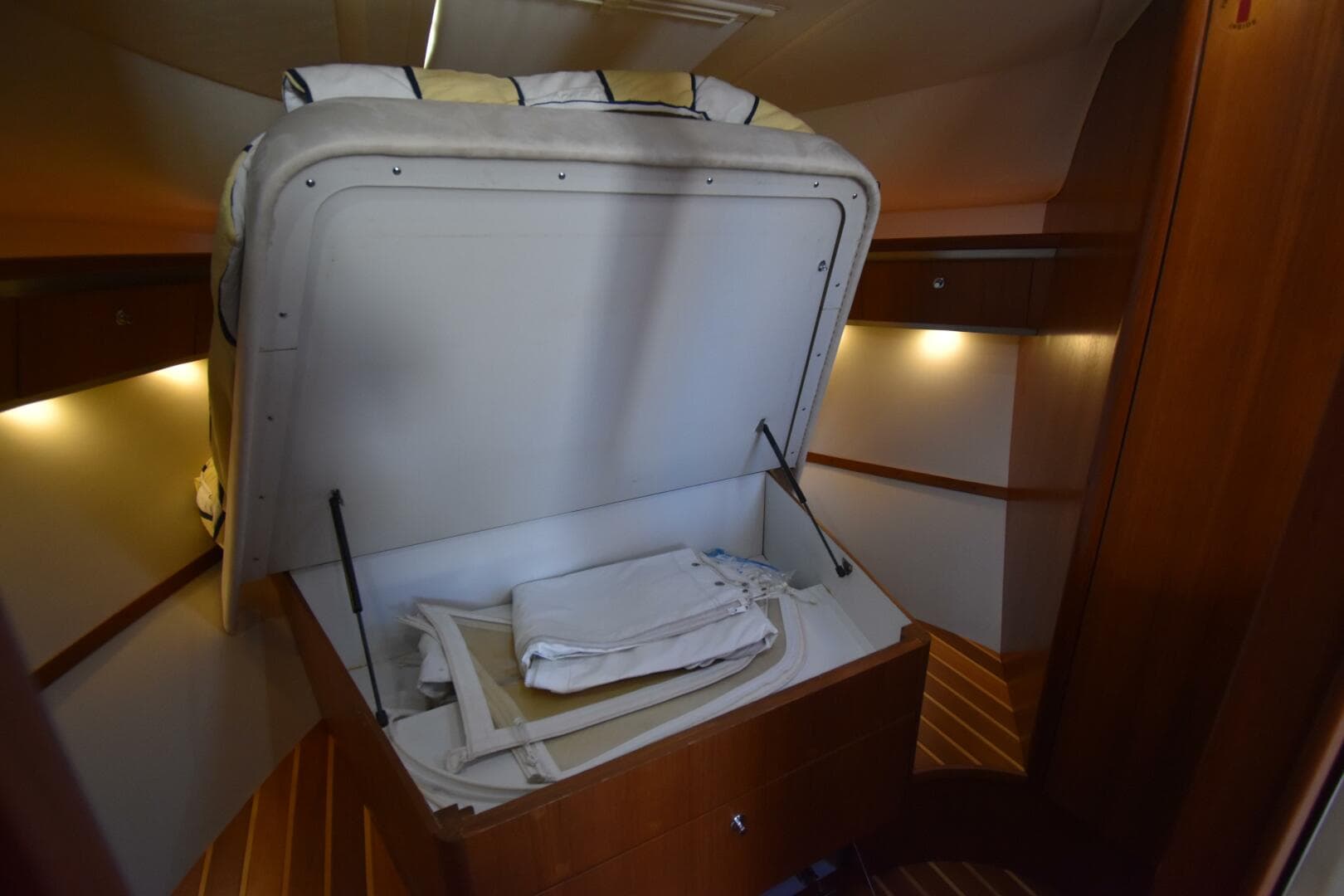 2006 Tiara Yachts — photo 25