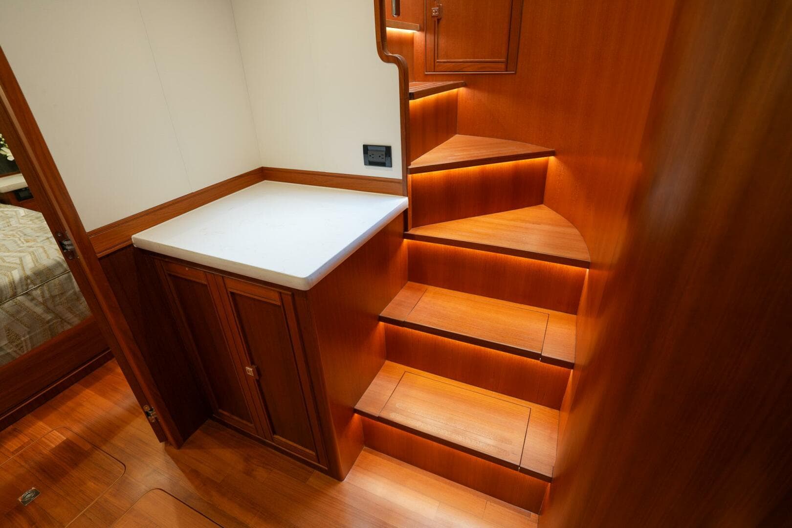 2022 Marlow Explorer 62E-Cb — photo 30