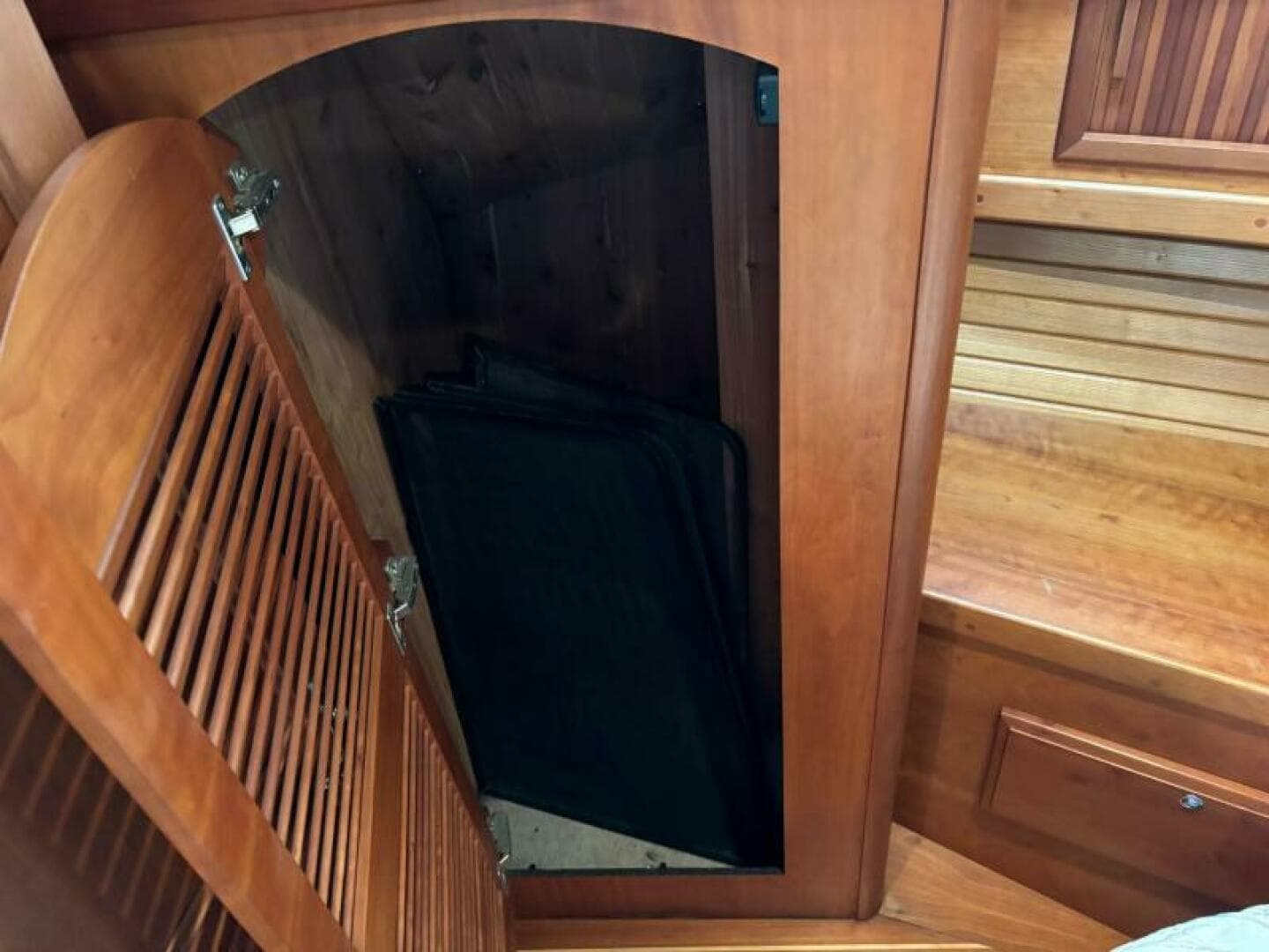 2004 Sabreline 36 Sedan — photo 49