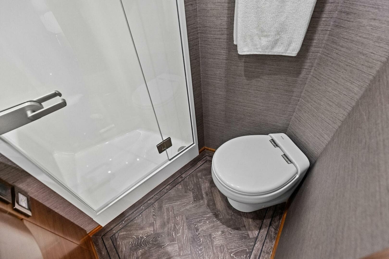 2023 Viking 54 Convertible — photo 21