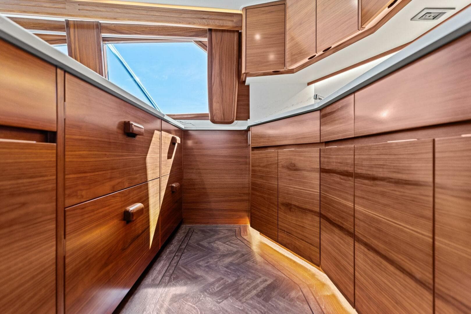 2023 Viking 54 Convertible — photo 14