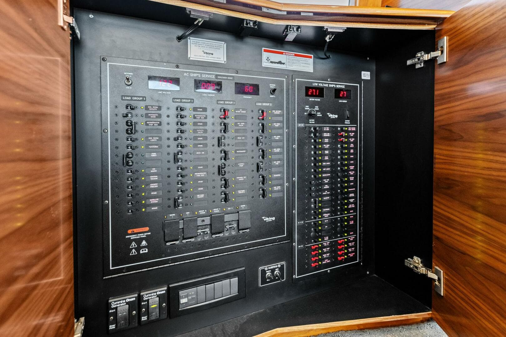 2023 Viking 54 Convertible — photo 16