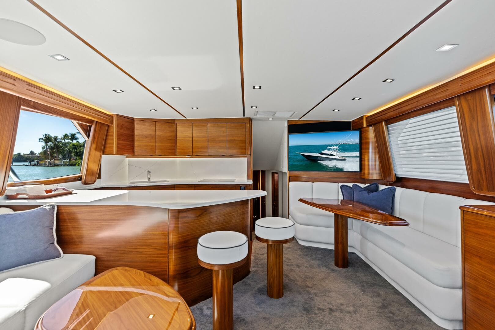 2023 Viking 54 Convertible — photo 3
