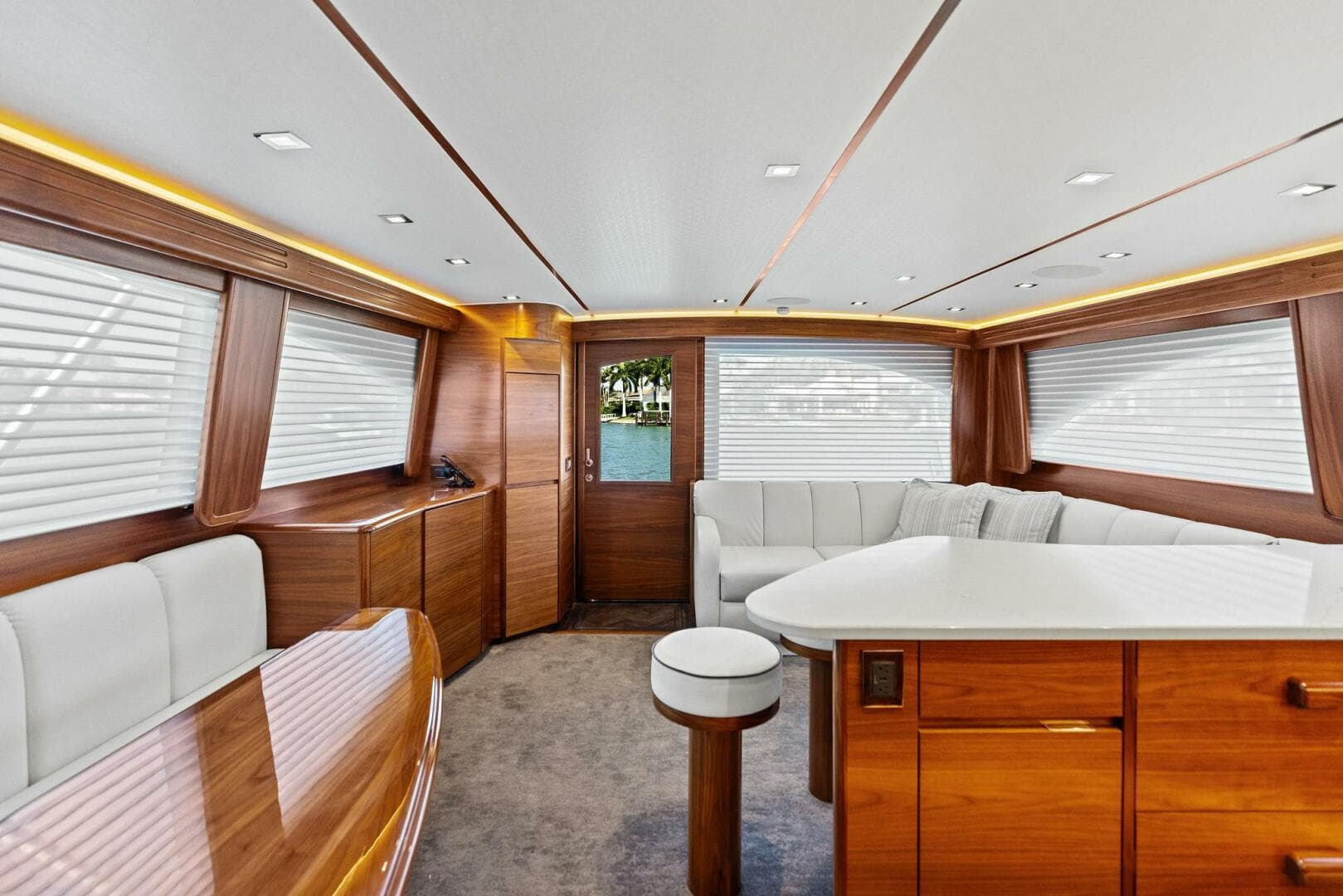 2023 Viking 54 Convertible — photo 12