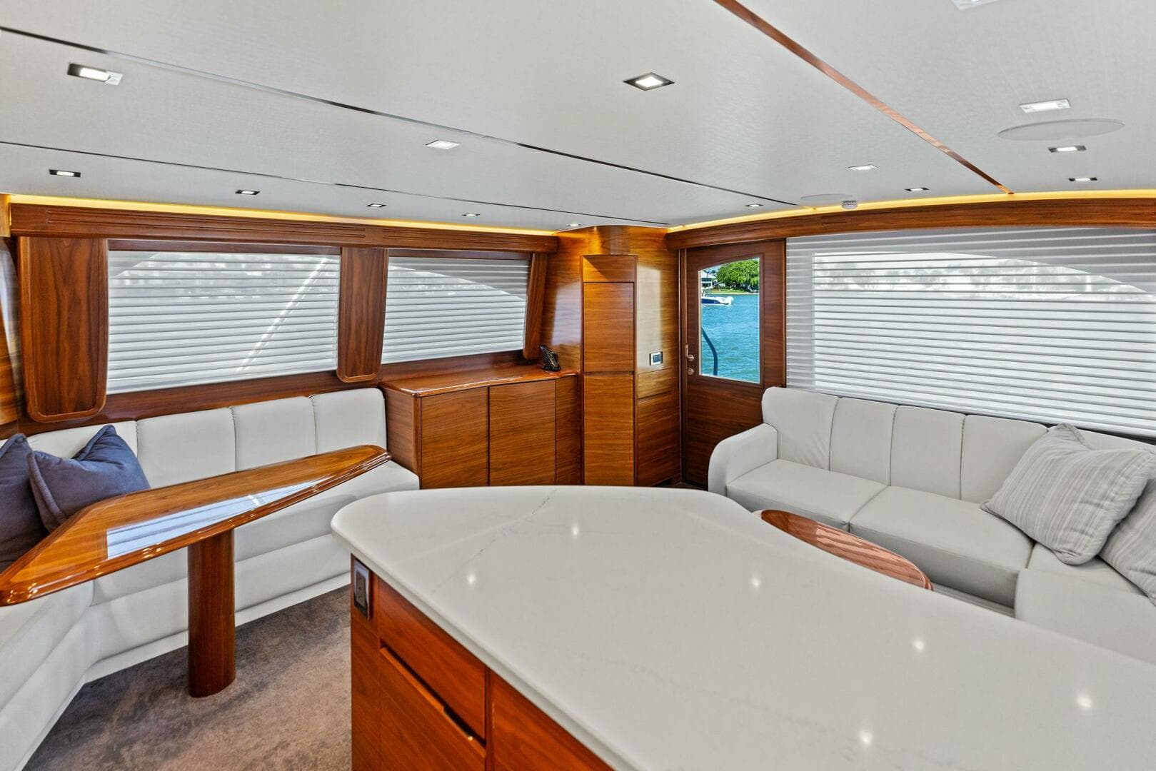 2023 Viking 54 Convertible — photo 11