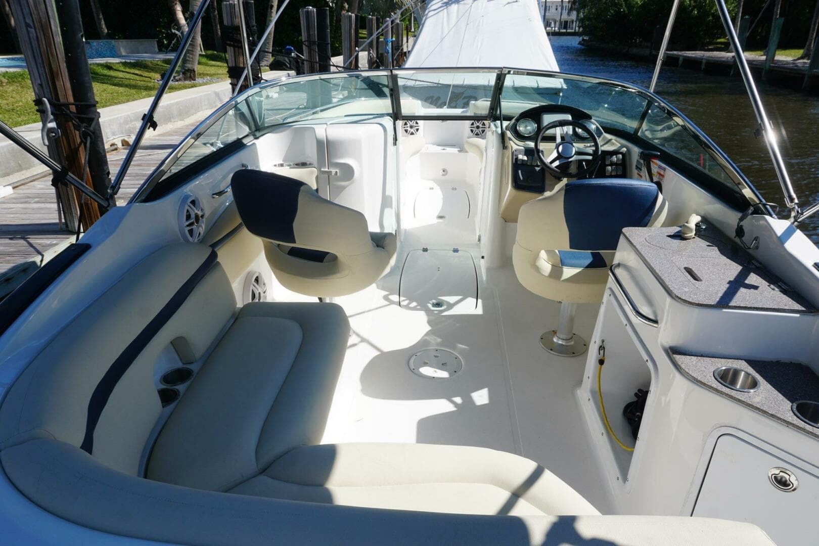 2018 Hurricane Sundeck 2400 OB — photo 7