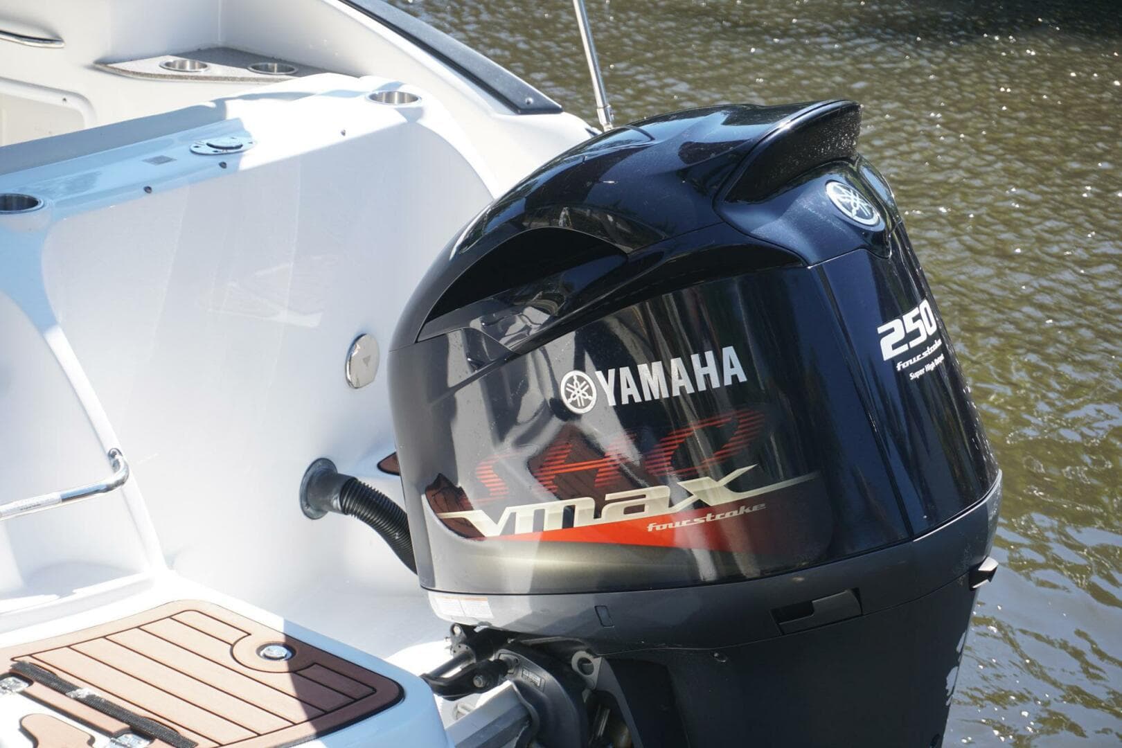 2018 Hurricane Sundeck 2400 OB — photo 15