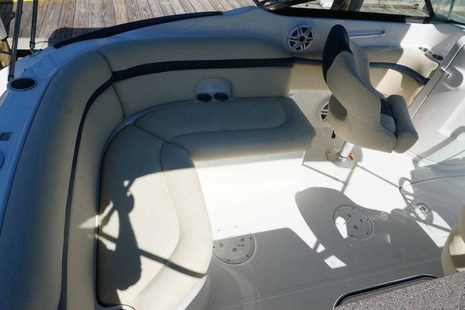 2018 Hurricane Sundeck 2400 OB — photo 11