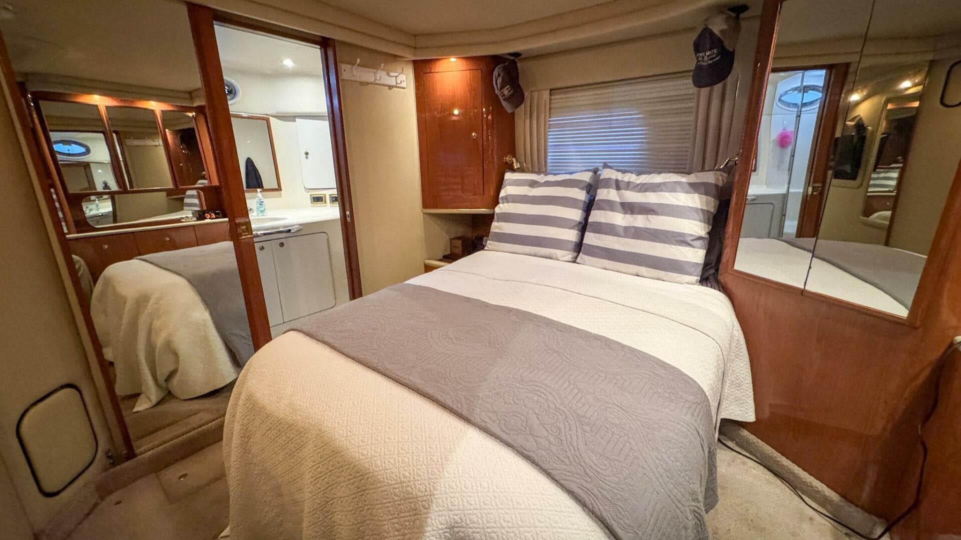 2000 Sea Ray 420 Aft Cabin — photo 35