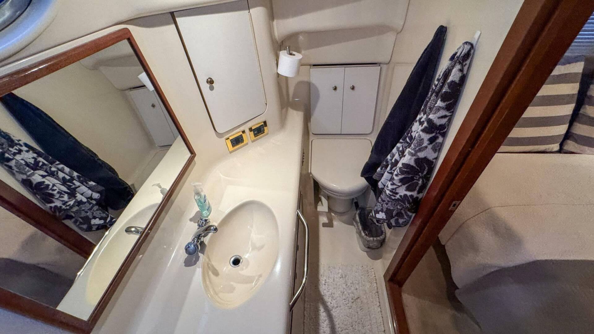 2000 Sea Ray 420 Aft Cabin — photo 41