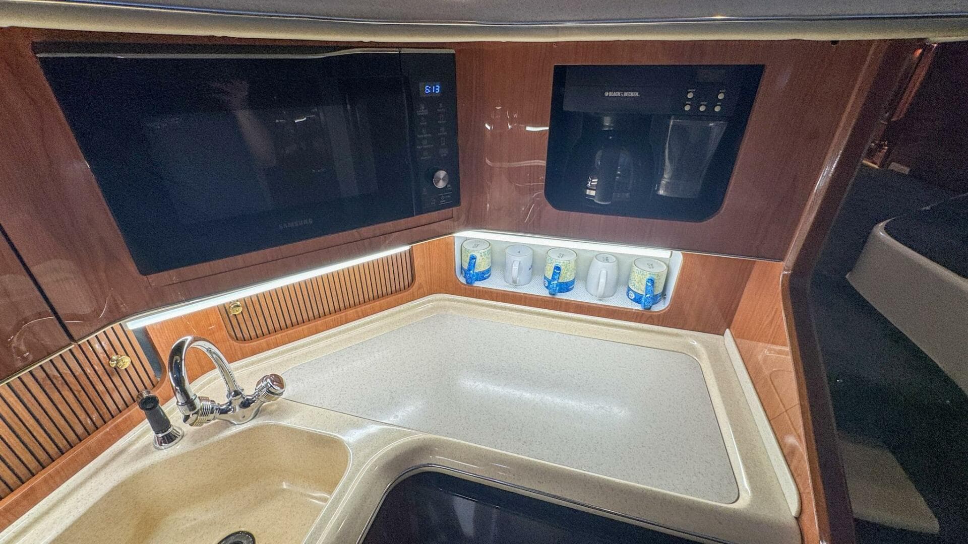 2000 Sea Ray 420 Aft Cabin — photo 30