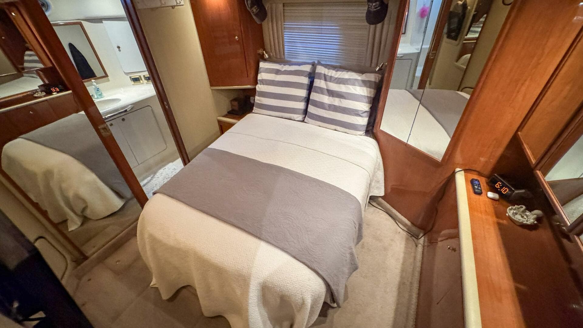 2000 Sea Ray 420 Aft Cabin — photo 36