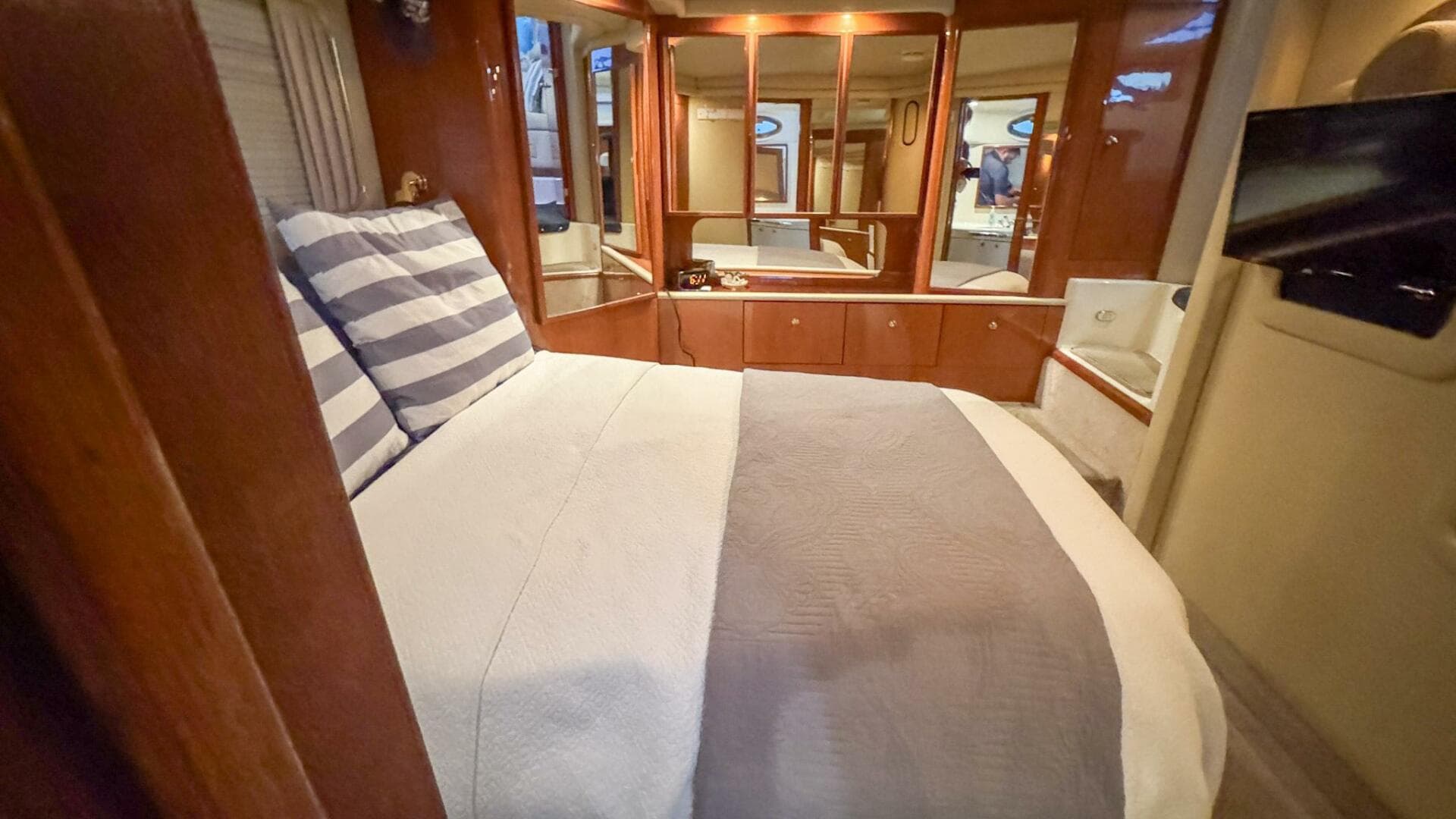 2000 Sea Ray 420 Aft Cabin — photo 42