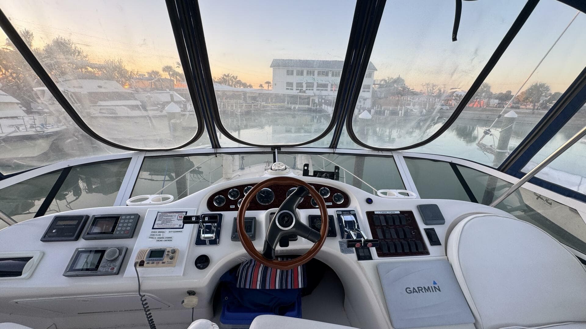 2000 Sea Ray 420 Aft Cabin — photo 18