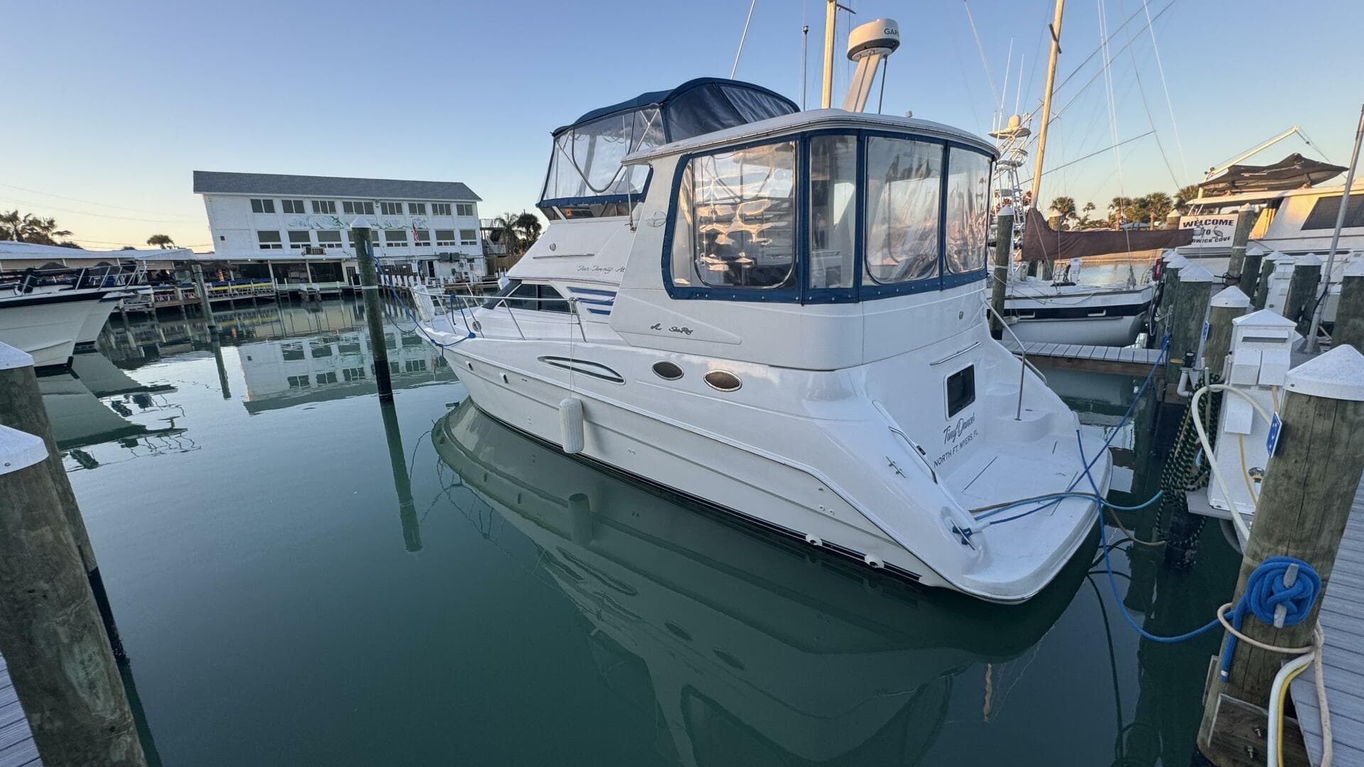 2000 Sea Ray 420 Aft Cabin — photo 2