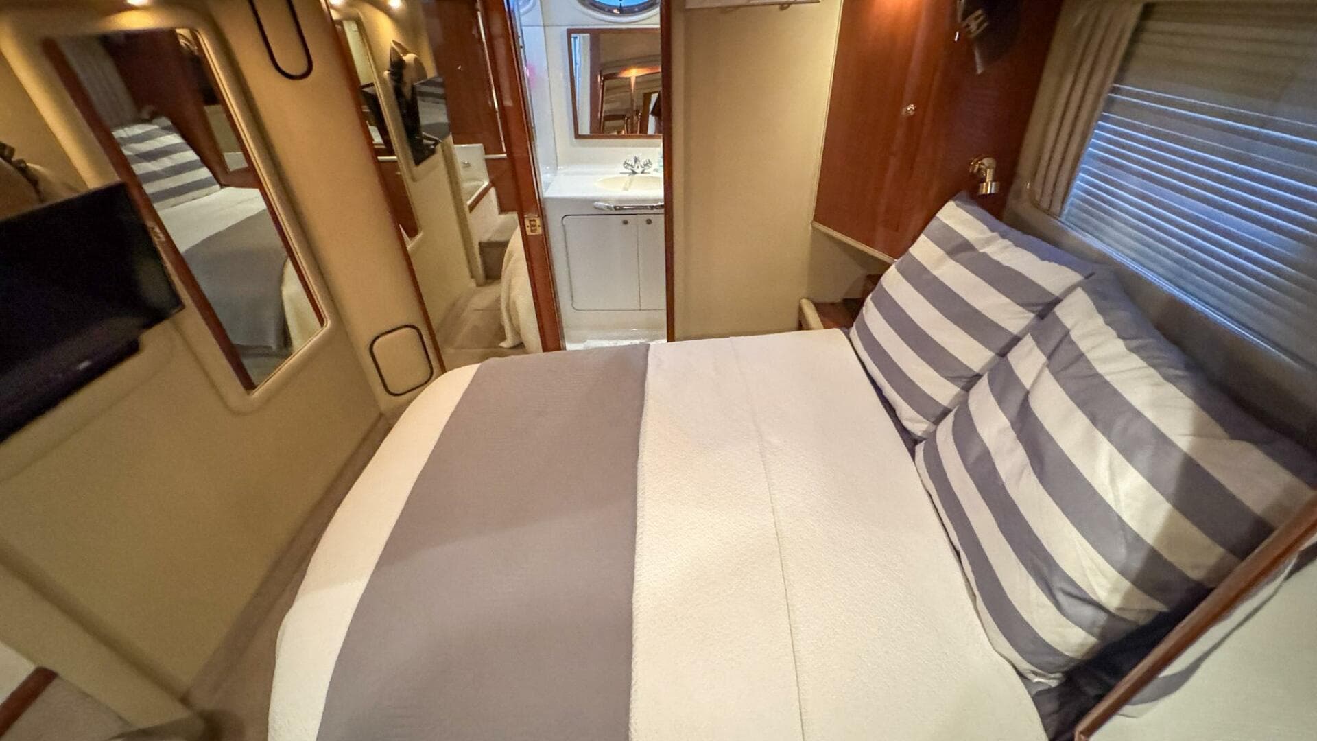 2000 Sea Ray 420 Aft Cabin — photo 37