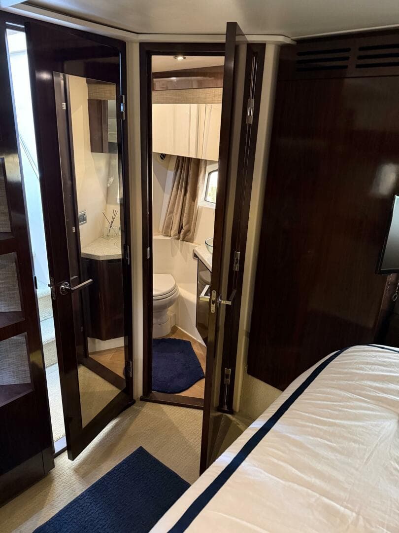 2016 Sea Ray 40 Sundancer — photo 13