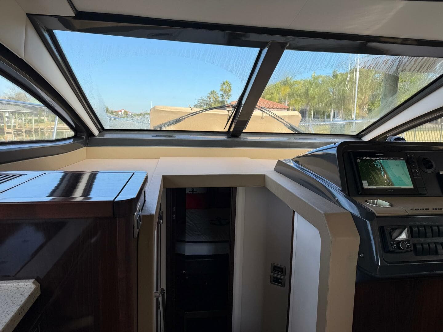 2016 Sea Ray 40 Sundancer — photo 20