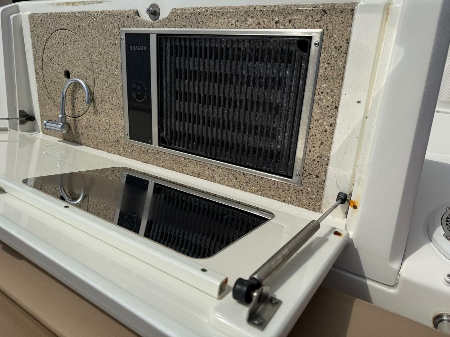 2016 Sea Ray 40 Sundancer — photo 24