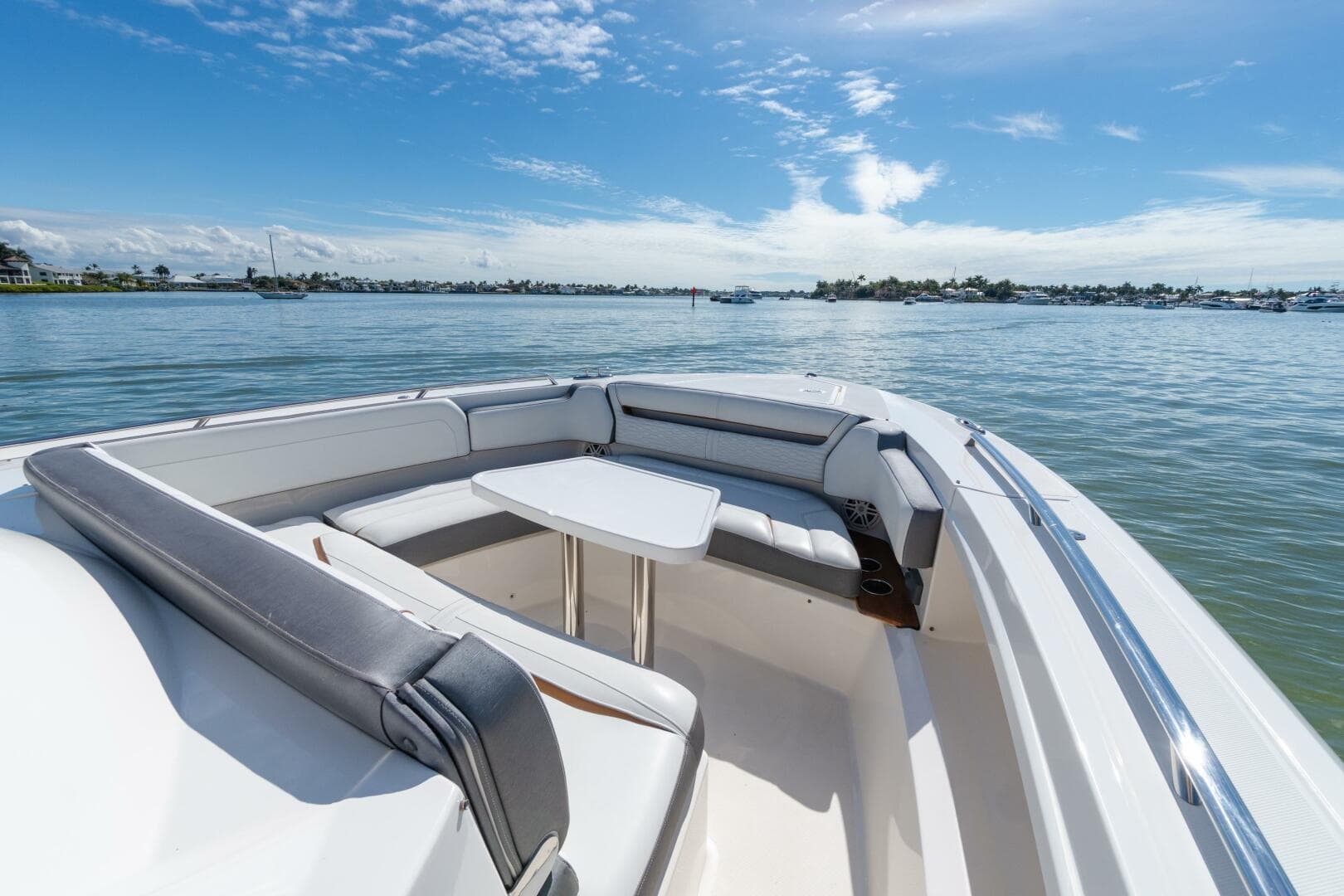 2020 Tiara Sport 38 LS — photo 32