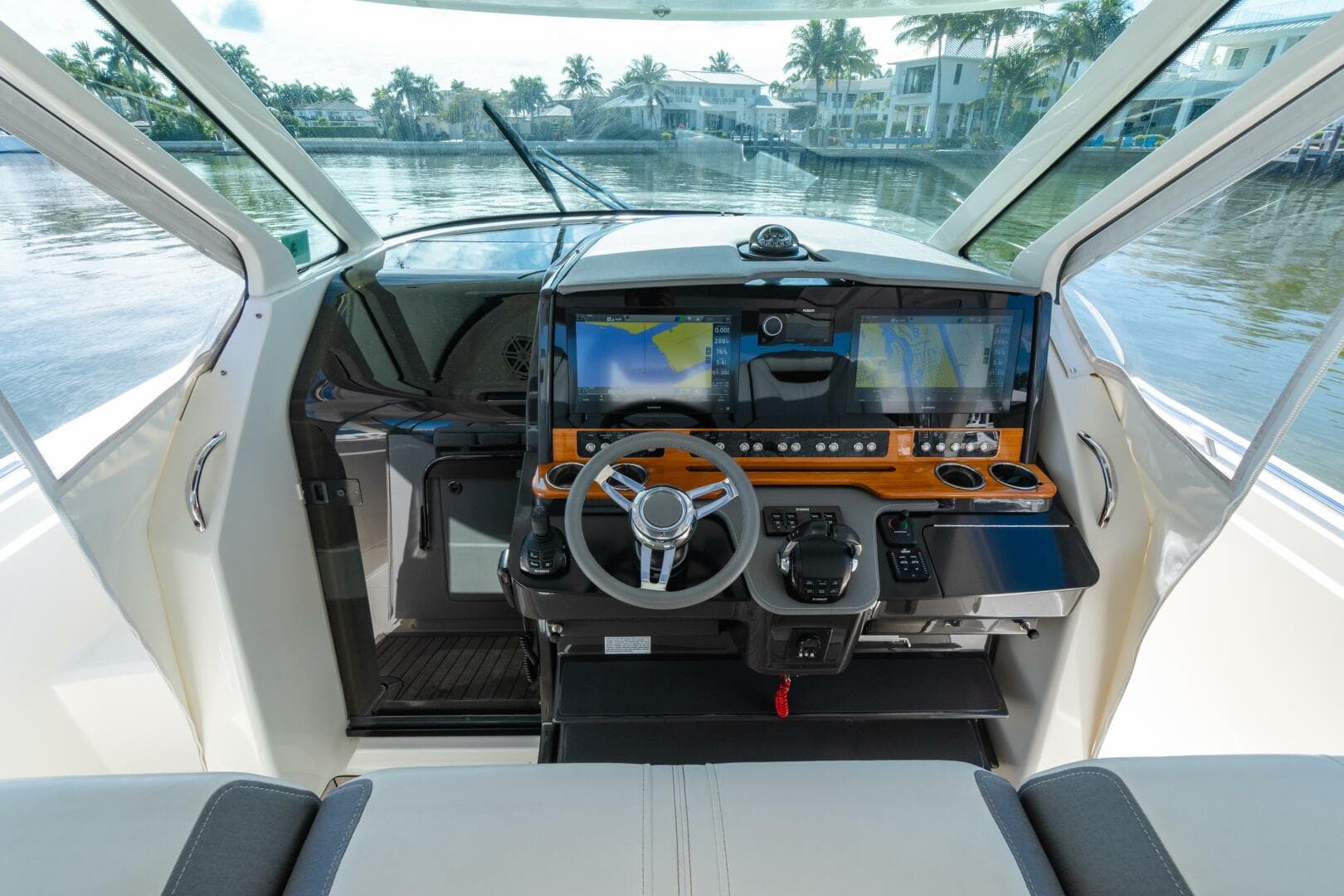 2020 Tiara Sport 38 LS — photo 23