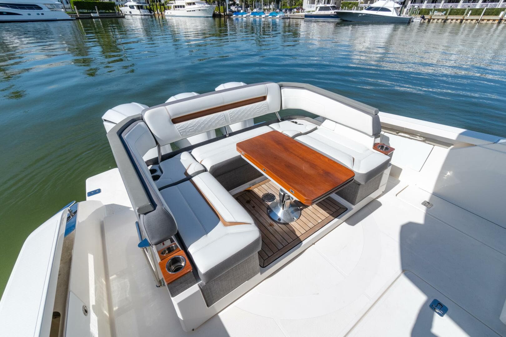 2020 Tiara Sport 38 LS — photo 16