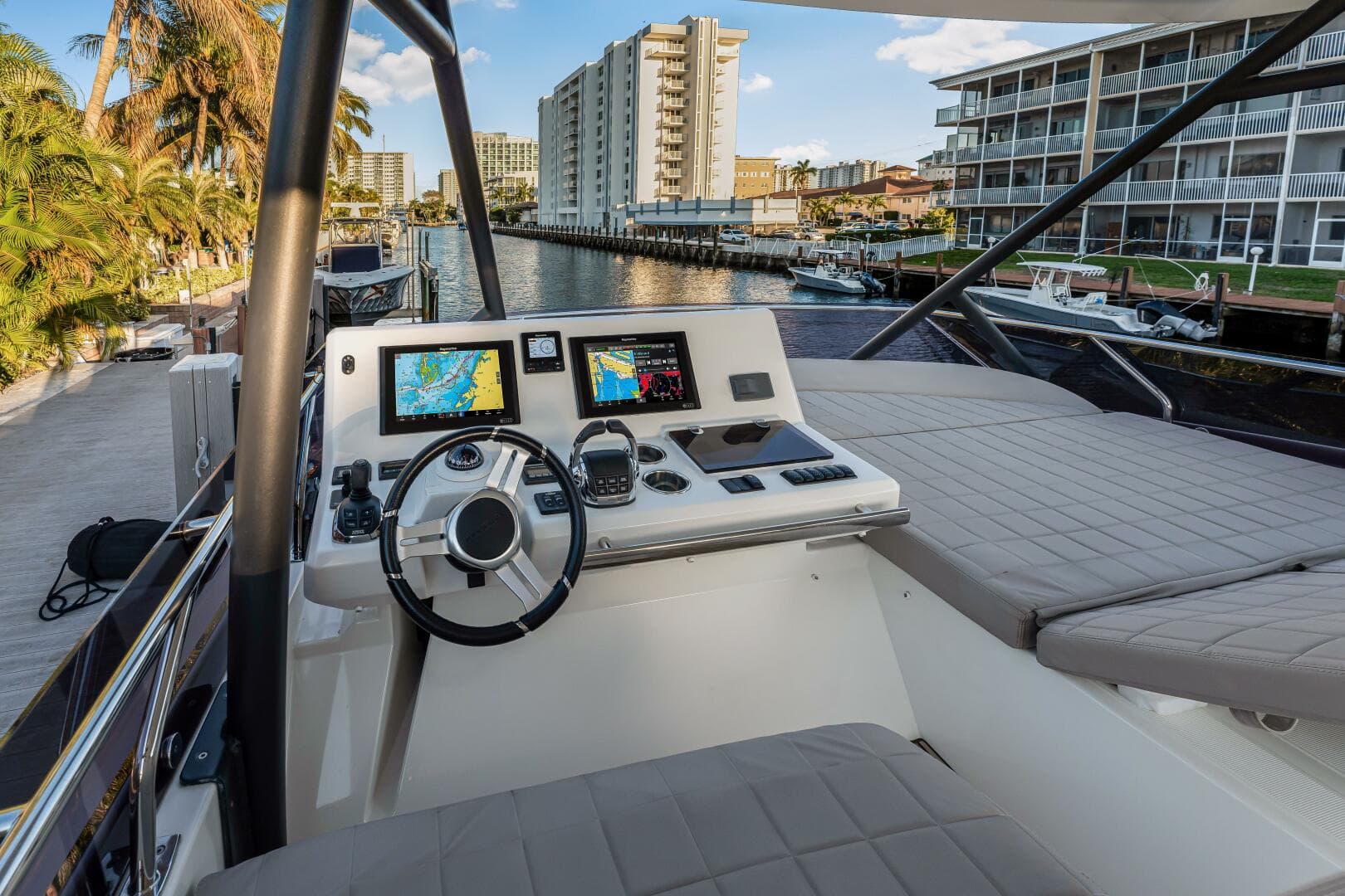 2018 Prestige 520 — photo 53