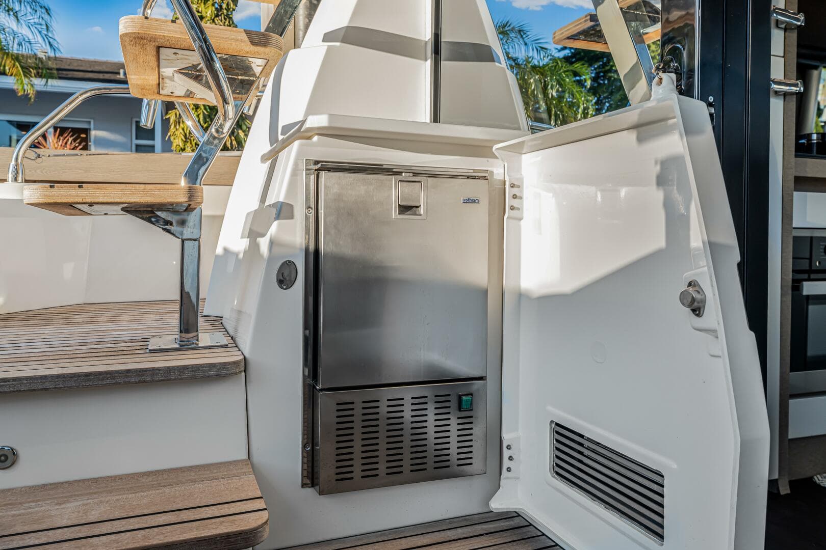 2018 Prestige 520 — photo 16