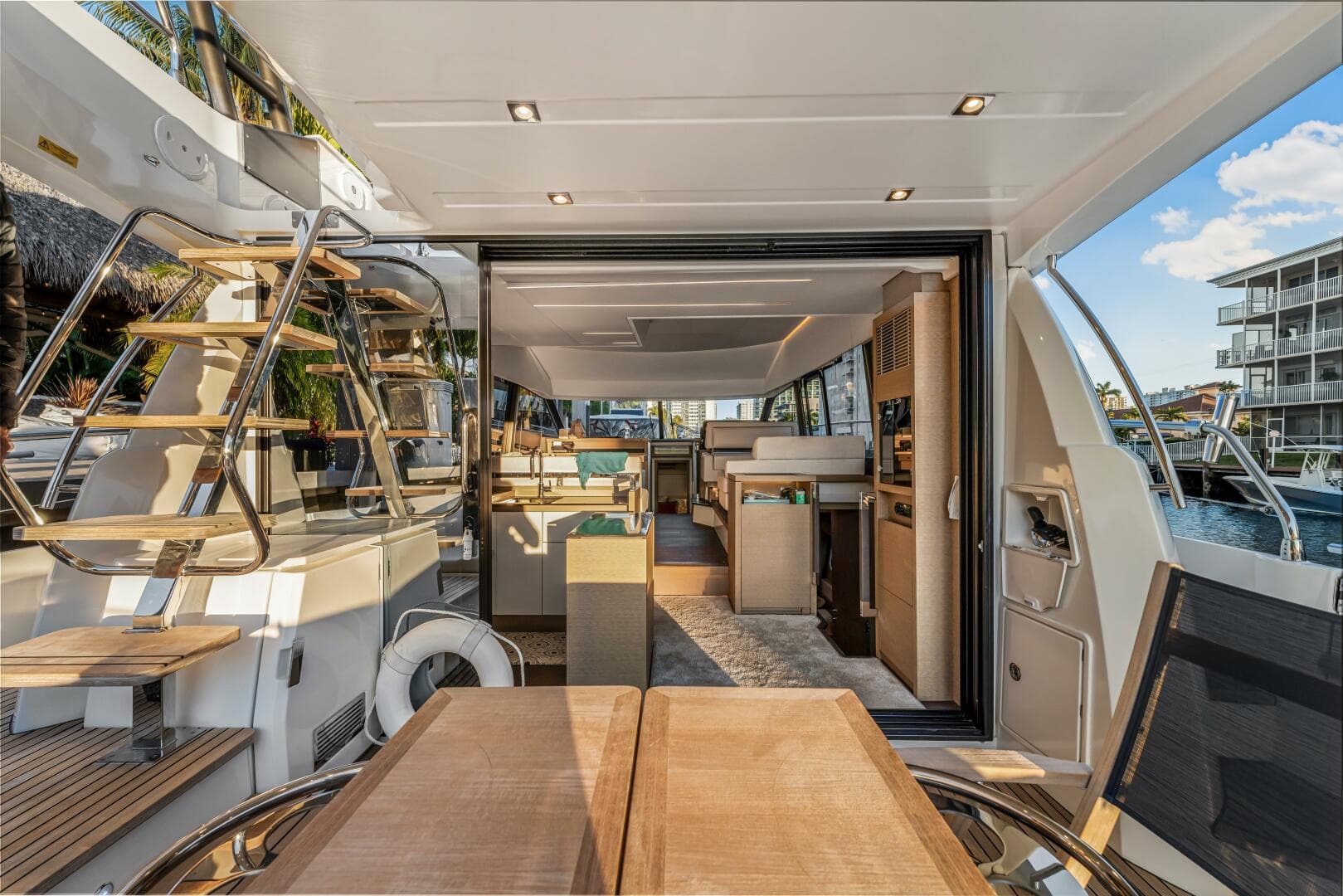 2018 Prestige 520 — photo 13