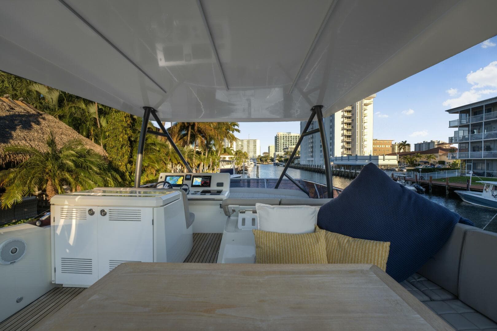 2018 Prestige 520 — photo 55