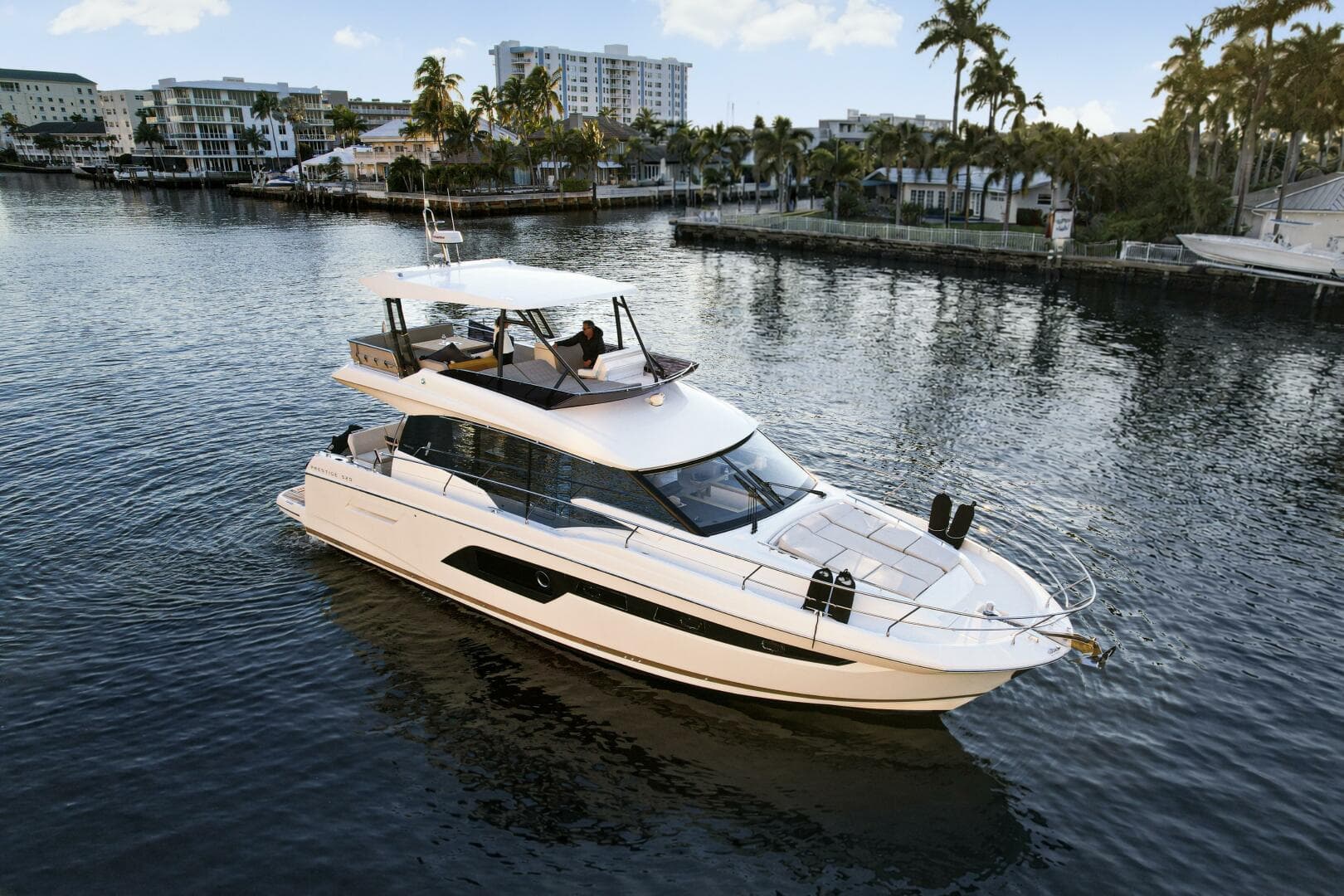 2018 Prestige 520 — photo 2