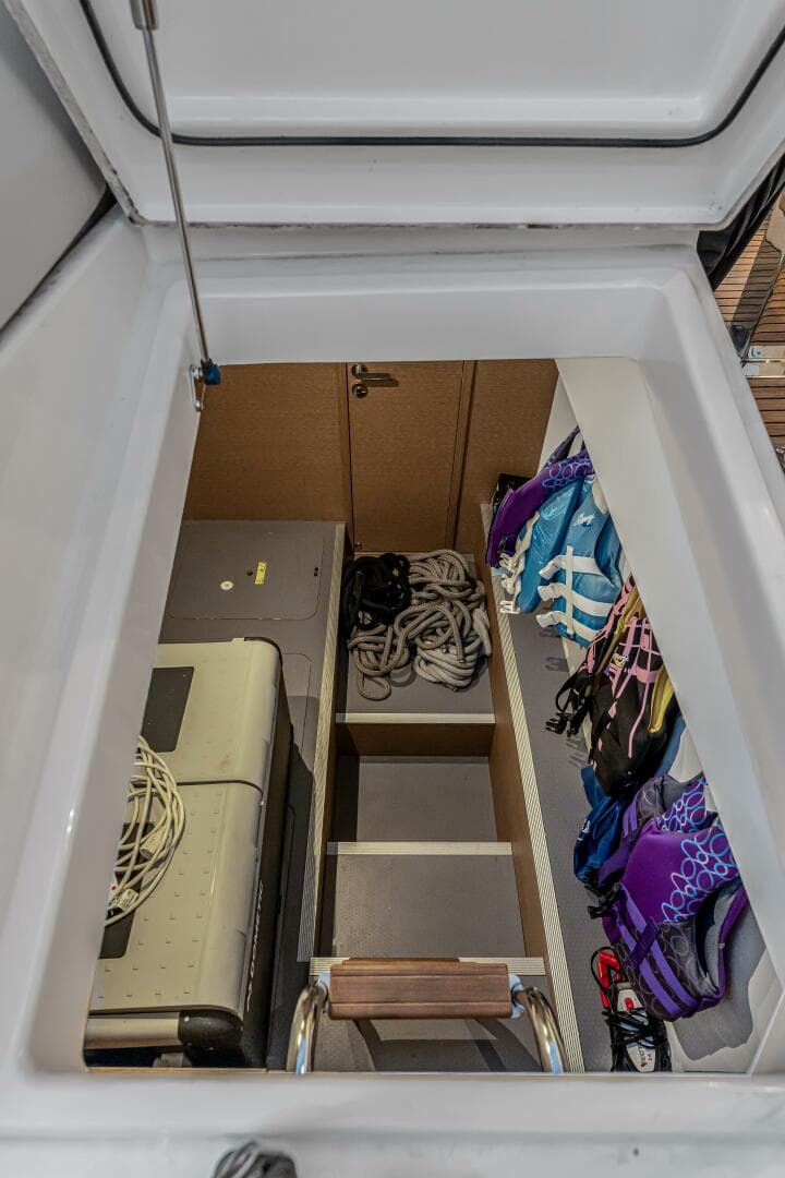 2018 Prestige 520 — photo 57