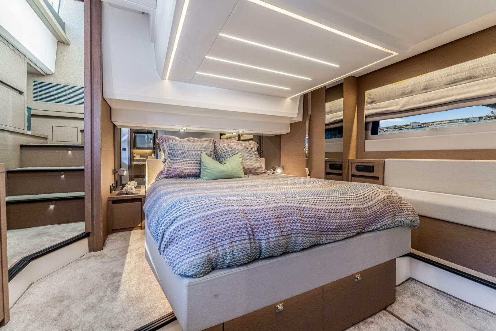 2018 Prestige 520 — photo 36
