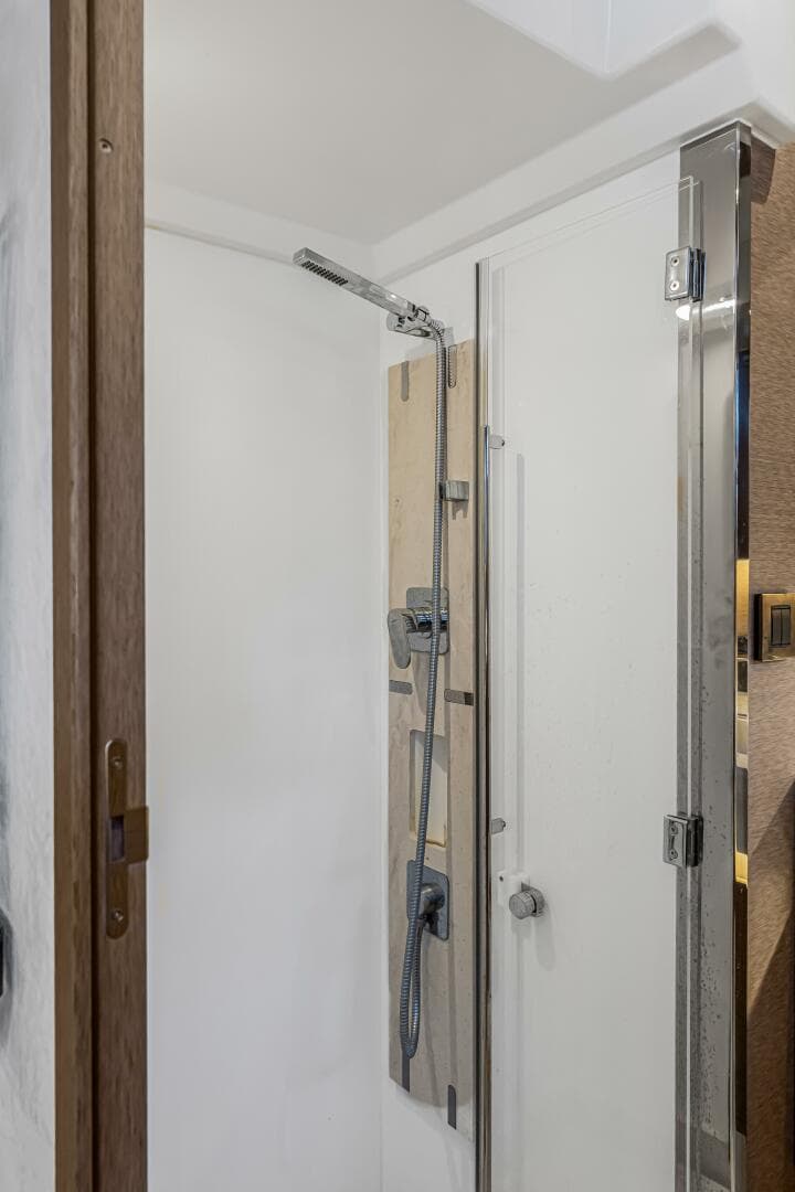 2018 Prestige 520 — photo 42