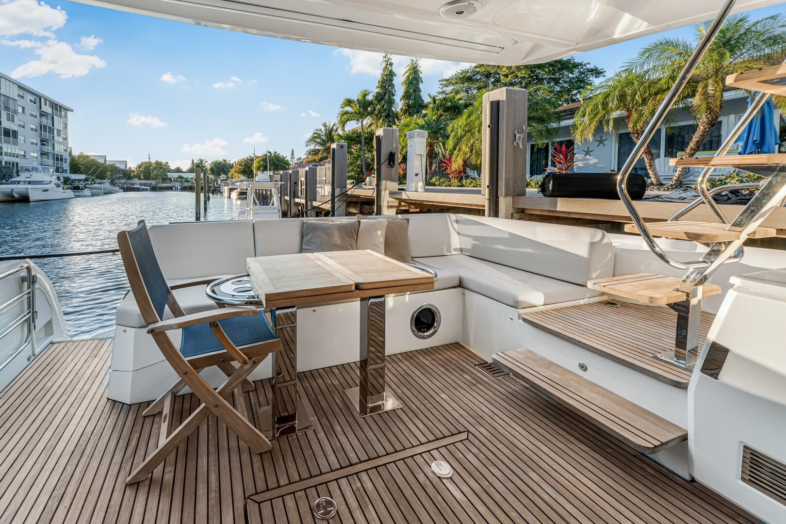 2018 Prestige 520 — photo 52