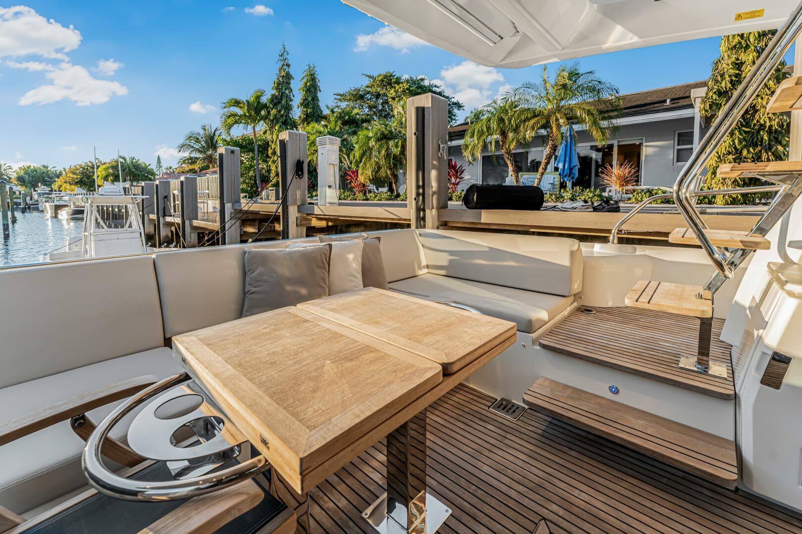 2018 Prestige 520 — photo 12