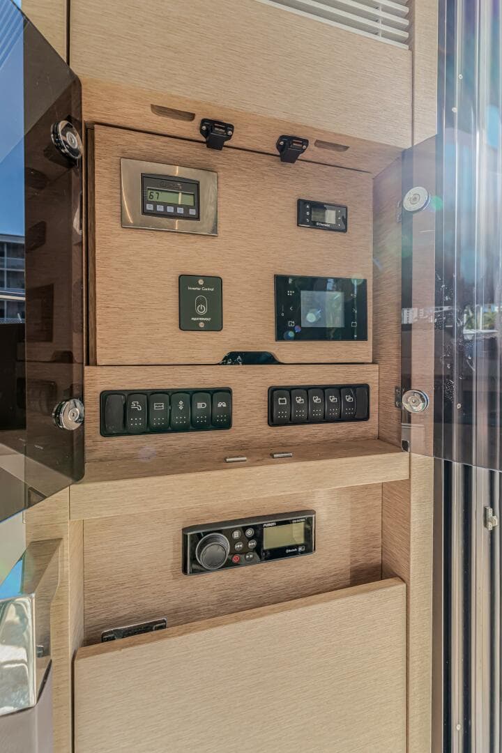 2018 Prestige 520 — photo 31