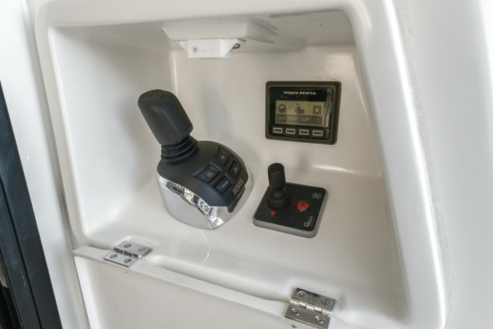 2018 Prestige 520 — photo 15