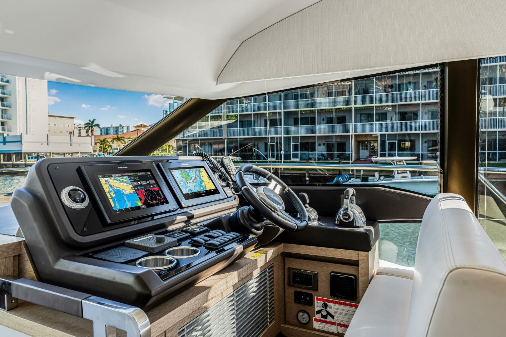 2018 Prestige 520 — photo 28