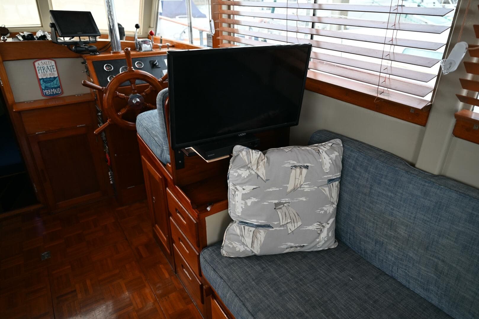 1970 Grand Banks Flybridge Trawler — photo 6