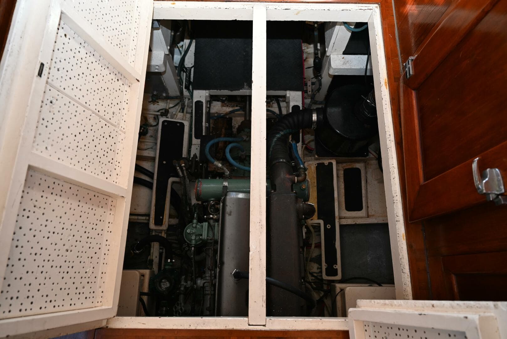 1970 Grand Banks Flybridge Trawler — photo 65