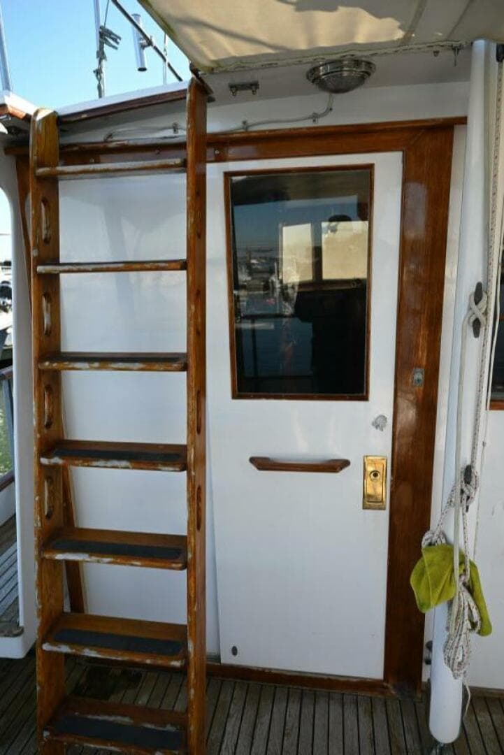1970 Grand Banks Flybridge Trawler — photo 35